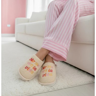 Zapatillas “No me da la vida” Beige
